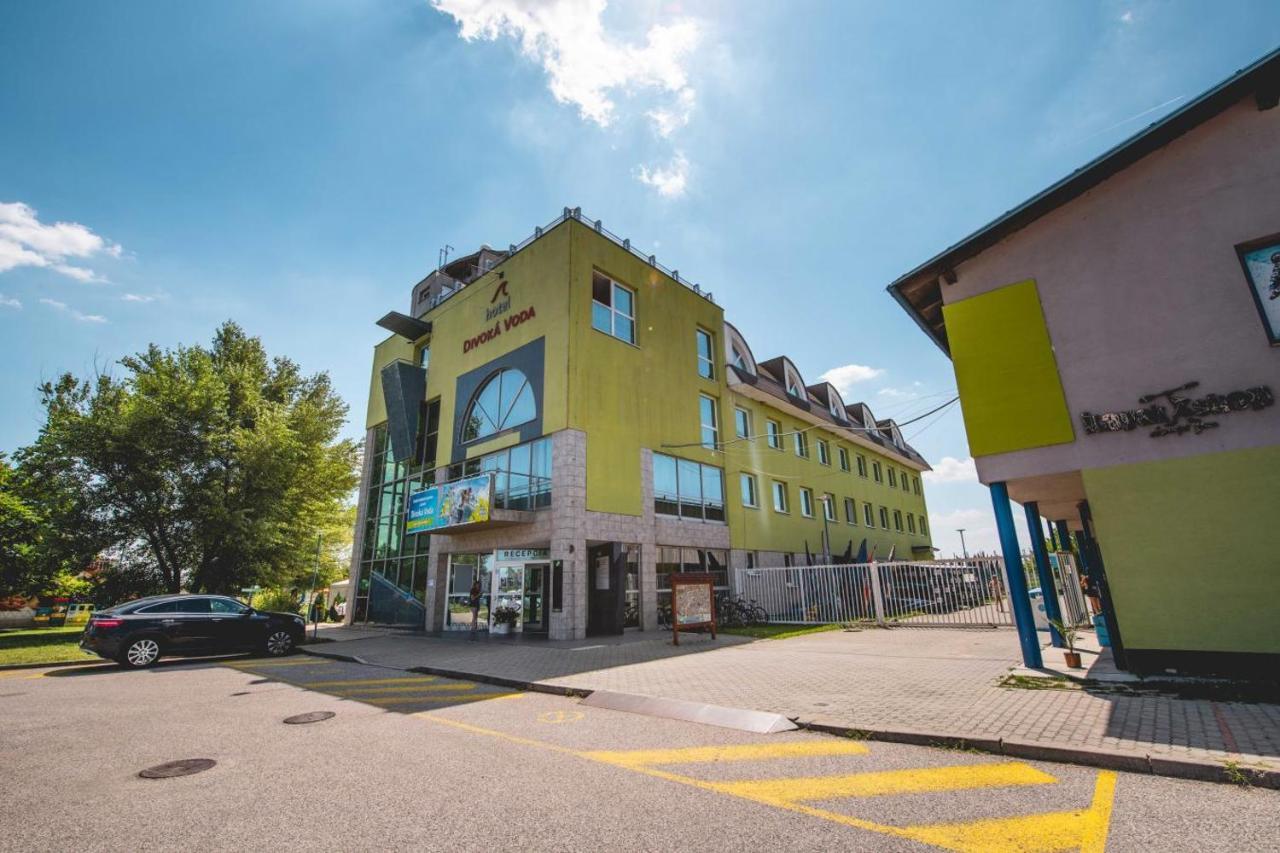 Hotel And Park Divoka Voda Братислава Екстер'єр фото