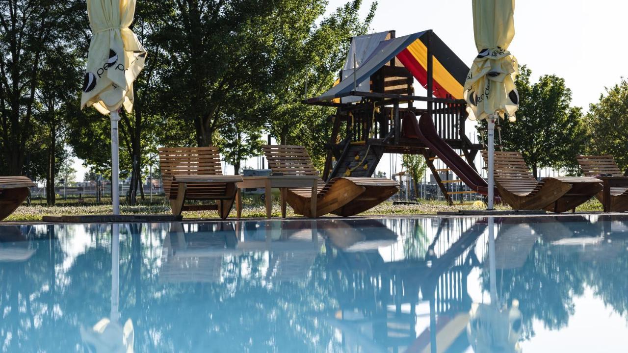 Hotel And Park Divoka Voda Братислава Екстер'єр фото